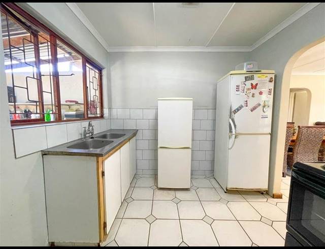 3 BEDROOM HOUSE FOR SALE IN CAVERSHAM GLEN
